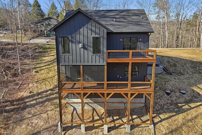 Building Photo - 106 Fairway Cir