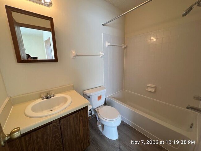 Building Photo - 3 BR 2.5 BA in Hilliard Schools