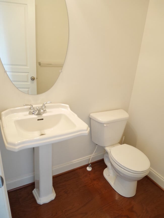 Building Photo - Gorgeous Townhome with 2 Car Garage locate...