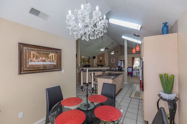Building Photo - 3 bed 2 bath beautiful home!
