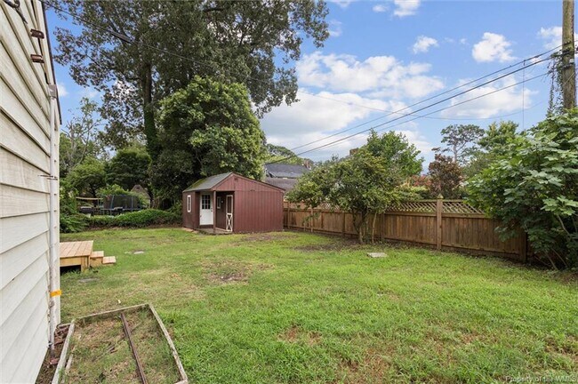 Building Photo - 205 River Rd