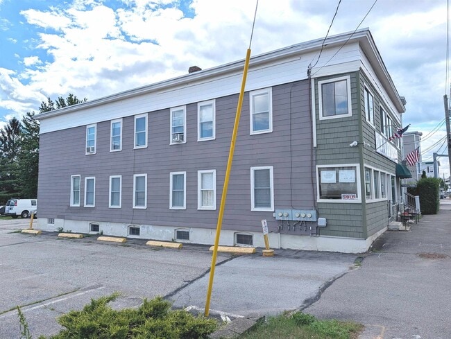 Building Photo - 685 Massabesic St