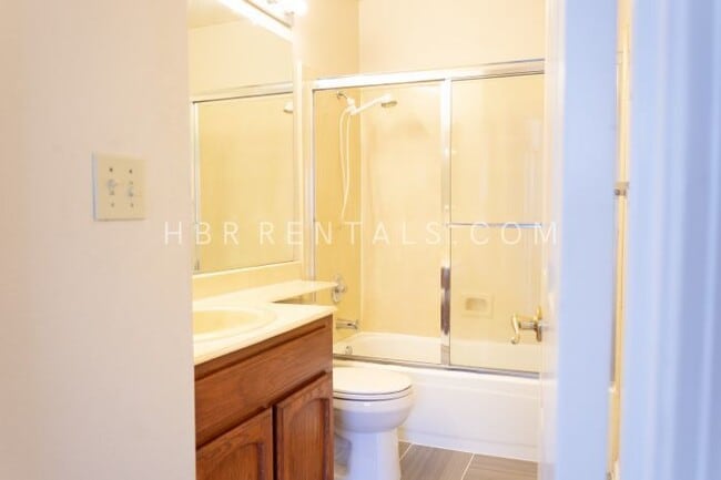 Building Photo - Charming 3-Bedroom Retreat with Cozy Fireplace in Tracy – Spacious Home with 2.5 Baths!