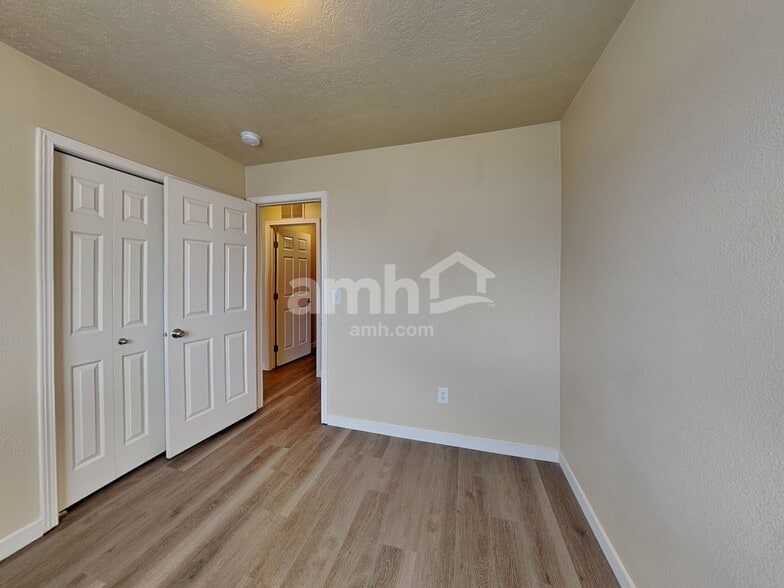 Building Photo - 19782 Amherst Ave