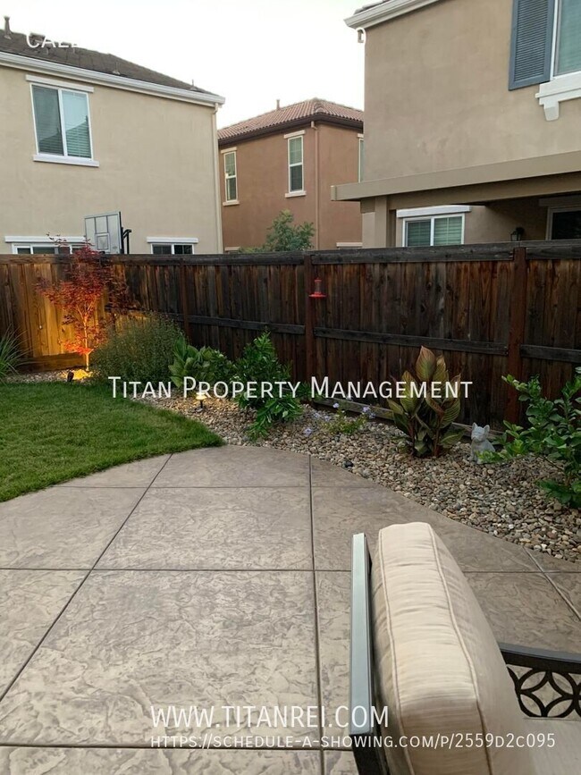 Building Photo - 1033 Oakbriar Cir