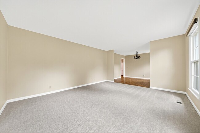 Building Photo - 121 Caldwell Dr