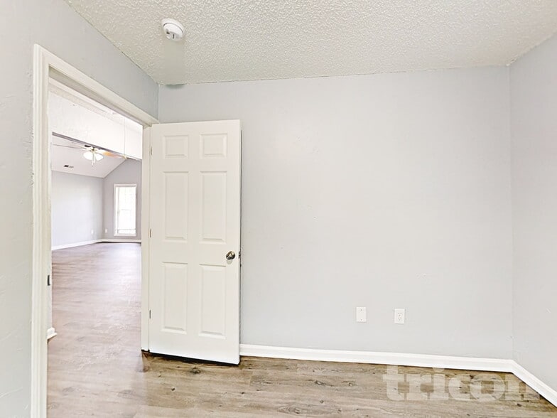 Building Photo - 5091 Daffodil Ln