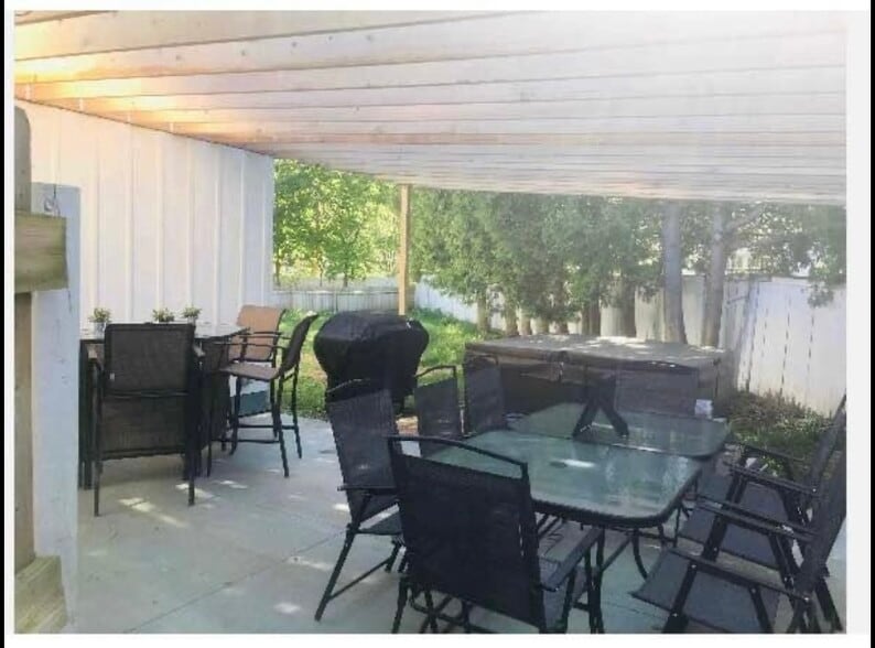 Building Photo - 4 Hathorn St