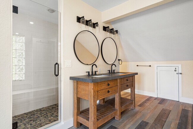 Building Photo - 3310 E Maritana Dr