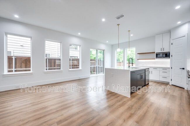 Building Photo - 2343 Hondo Ave