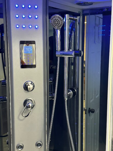 Building Photo - 669 Park Pl