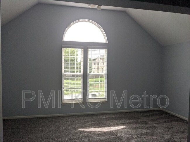 Building Photo - 16008 E T C Lea Rd