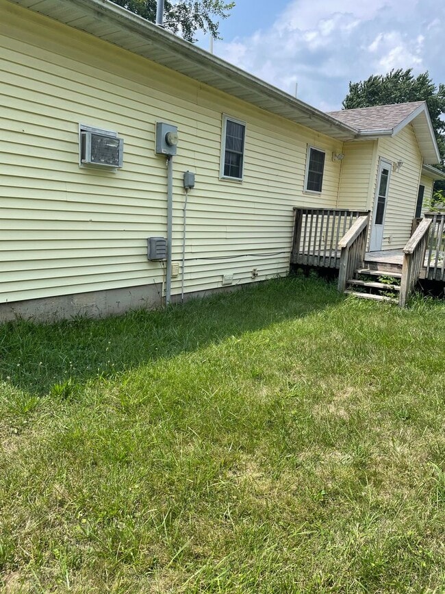 Building Photo - 3 Bed 2 Bath 2 Car Garage plus Bonus Room Available July 31, 2023