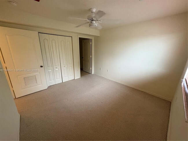 Building Photo - 357 N Royal Poinciana Blvd