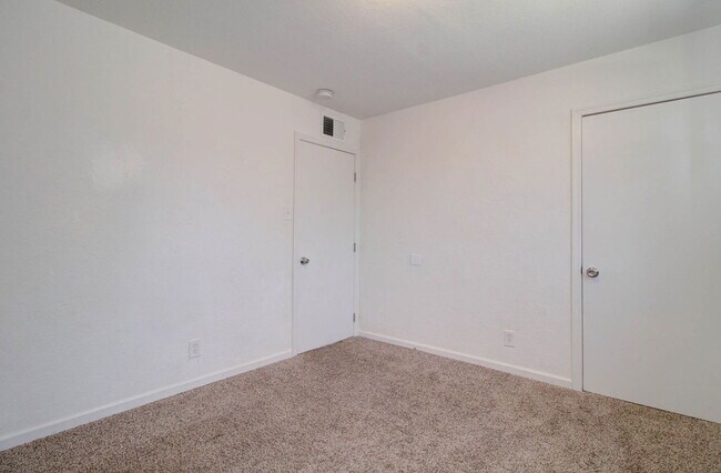 Building Photo - 5657 N 39th Ave