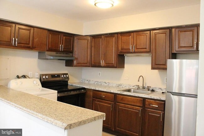 Building Photo - 9233 Byrd Dr