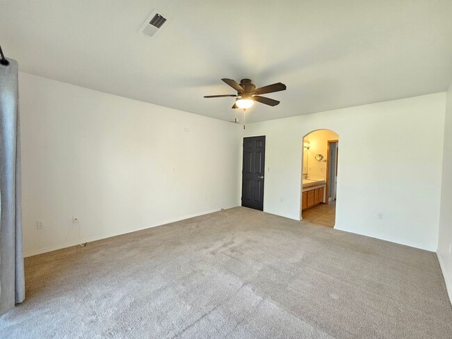 Building Photo - $1,995 - 2 Bed / 2 Bath Beautiful House in...