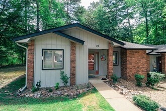 Building Photo - Move-in ready Townhome in a quiet neighbor...