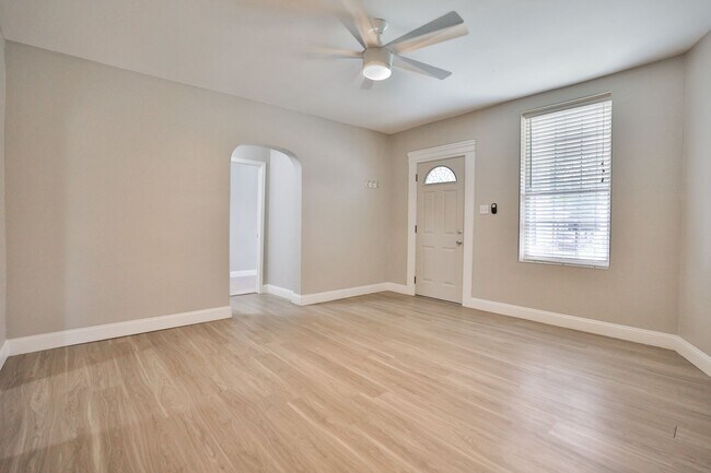 Building Photo - 237 S Fillmore St
