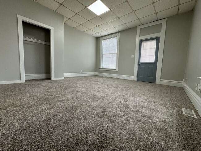 Building Photo - 1 Bed / 1 Bath close to campus