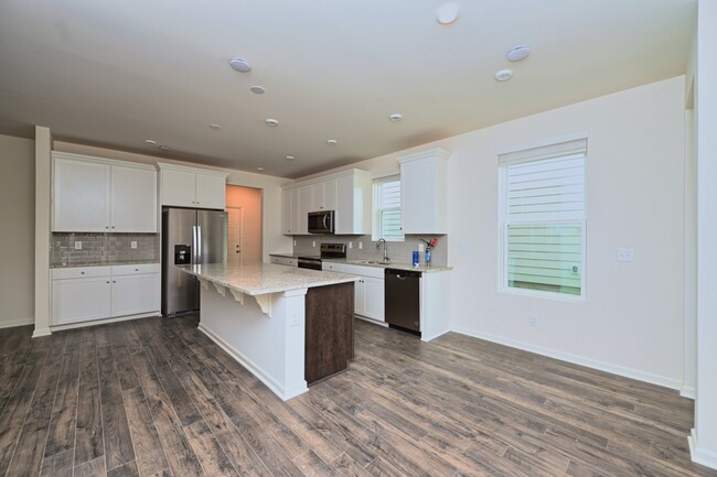 Building Photo - 5373 Bellflower Hls