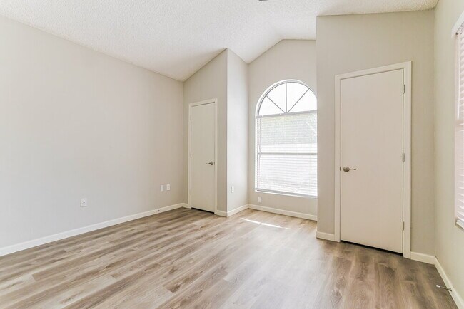 Building Photo - 1243 E Commerce Ave