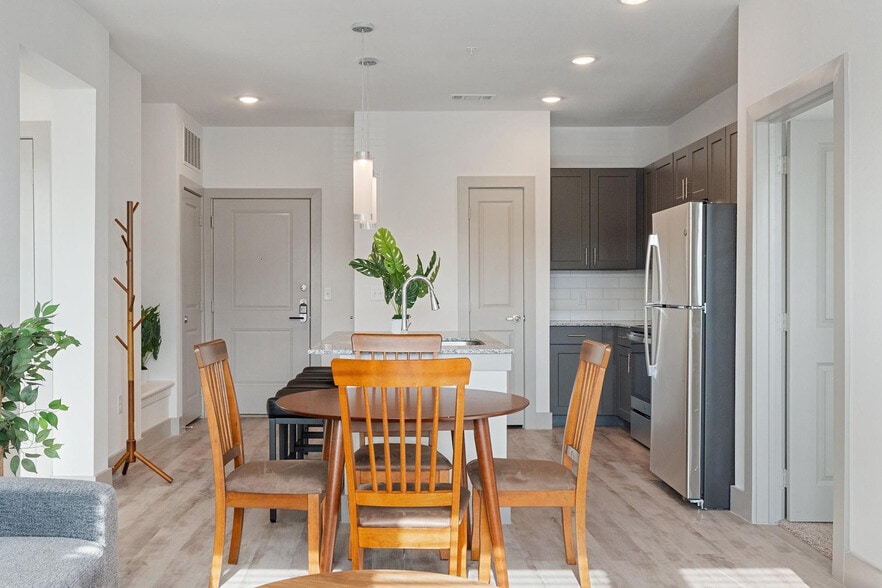 Building Photo - 12100 1/2 Ferrystone Glen Drive-SI FL3-ID1240331P