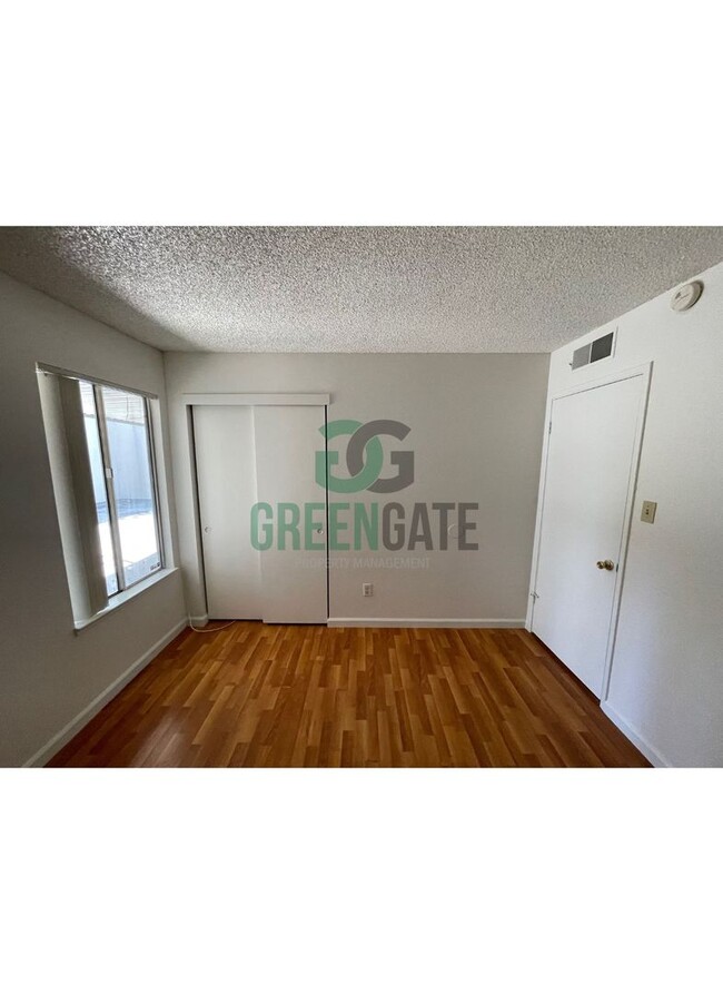 Building Photo - 3 BEDROOM 2 BATH HOME MOVE IN READY IN MODESTO!