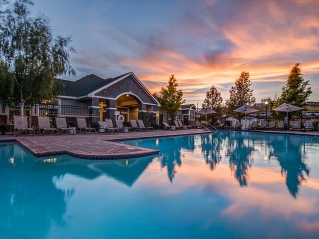 Building Photo - The Highlands