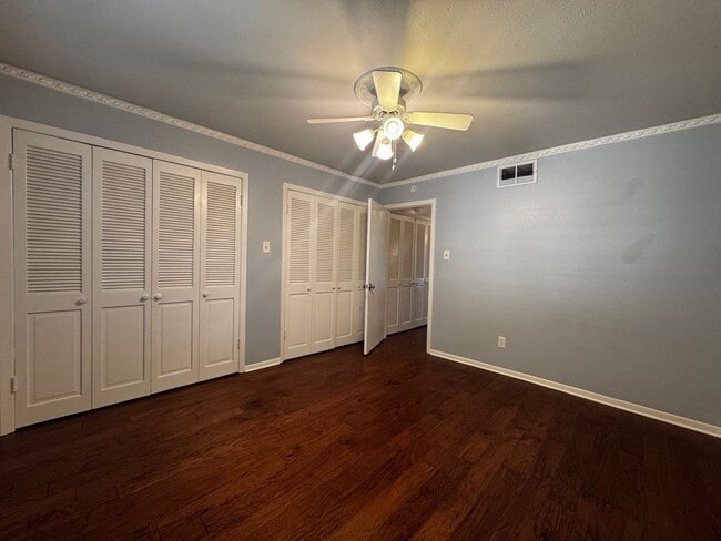 Building Photo - Cozy 2 bedroom 2 bath corner unit