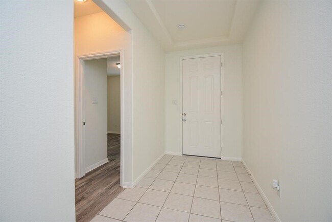 Building Photo - 22211 Weller Oaks Dr