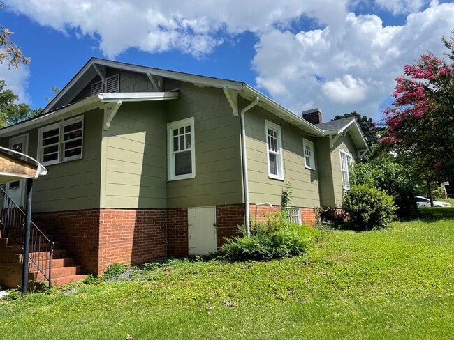 Building Photo - Beautiful 3 bed, 1 bath home located in As...
