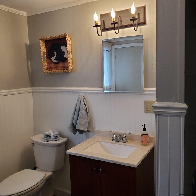 Building Photo - 79 Main St