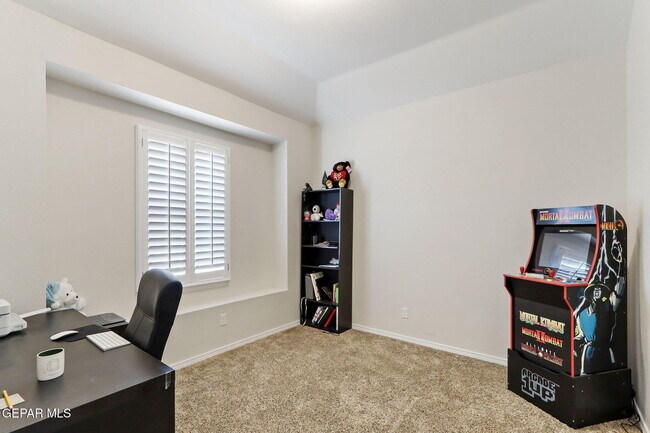 Building Photo - 13740 Villa Vista Ave