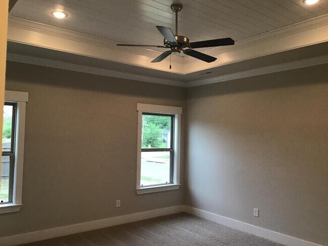 Building Photo - 700 Rivulet Dr SW