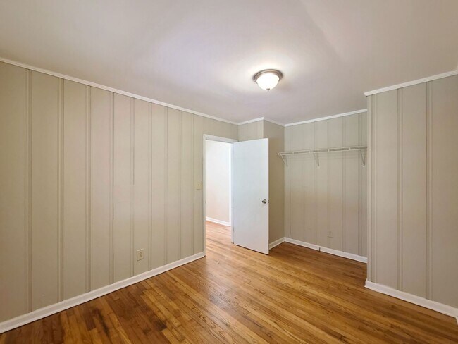 Building Photo - Cutest Bungalow in the Heart of Hapeville 3 bed/2 bath