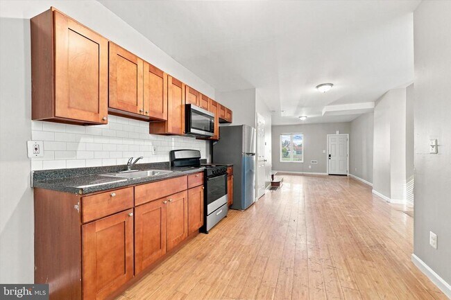 Building Photo - 1551 N Allison St