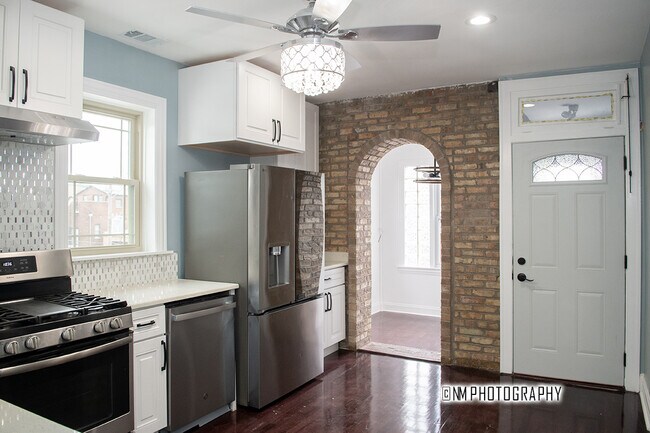 Building Photo - 2026 W McLean Ave