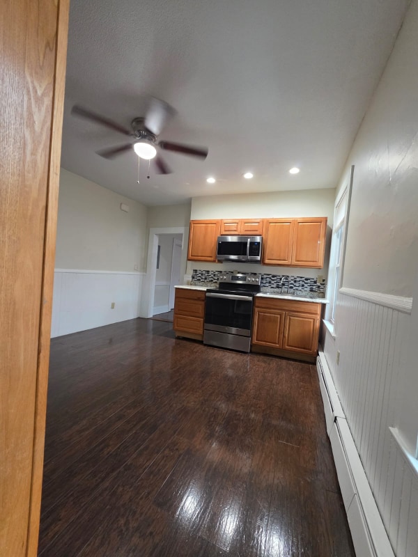 Building Photo - 25-25 Whitmore St