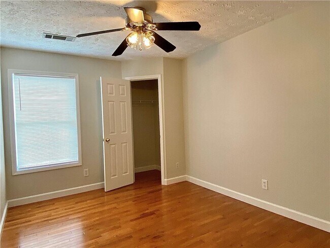 Building Photo - 4609 Insdale Ln NW