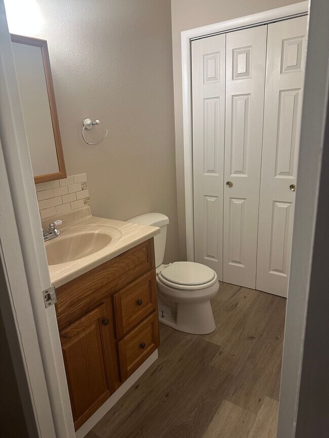 Building Photo - 380 Shoshone Ave