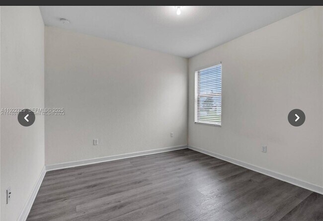 Building Photo - 10091 W 35th Ln