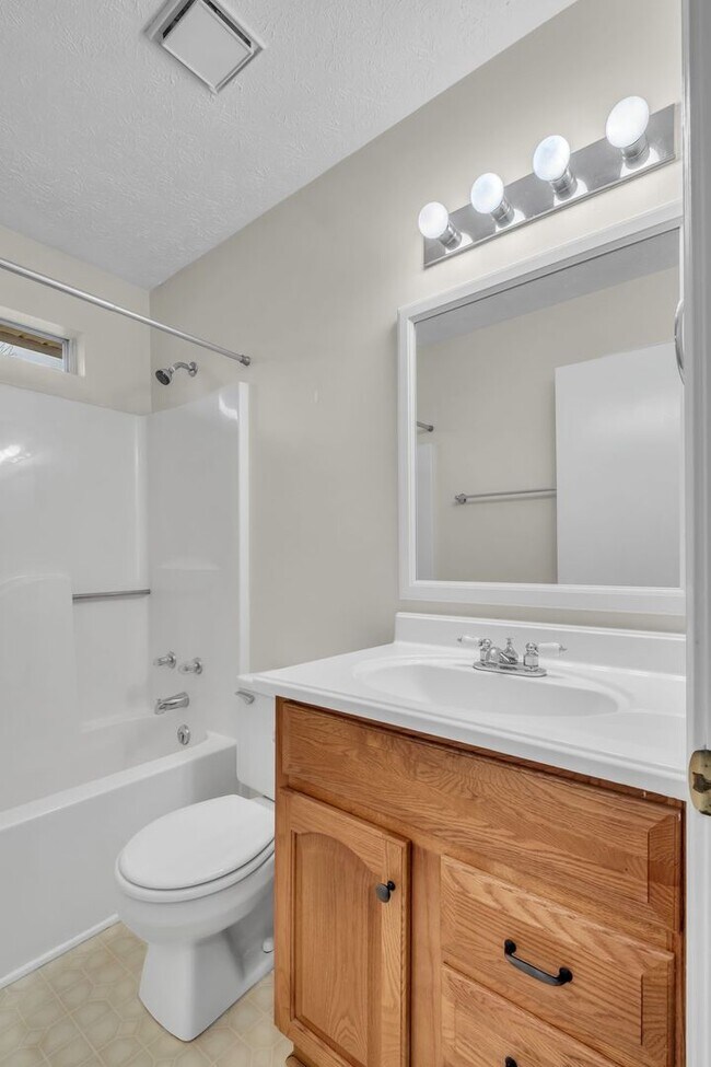 Building Photo - FOR LEASE - SINGLE FAMILY HOME IN HERMITAGE!