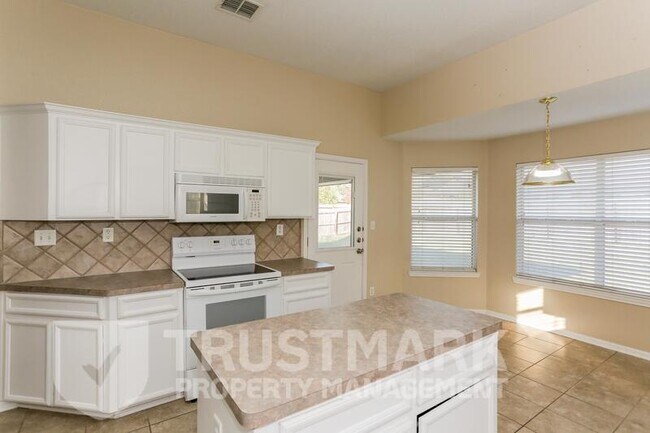 Building Photo - 4300 Capri Dr