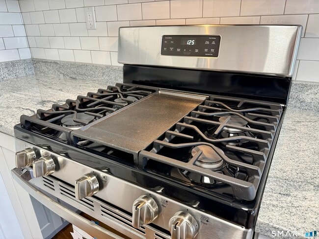 Building Photo - 1168 Main St