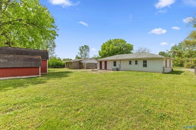 Building Photo - 2406 Yorkshire Dr SW