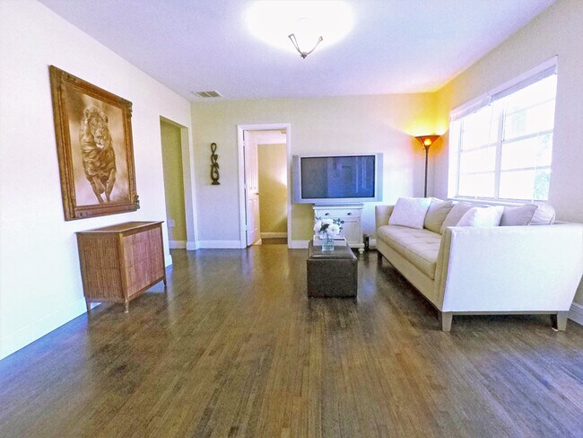 Building Photo - 2932 SW 12th St