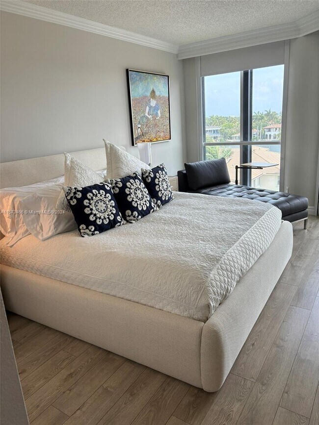 Building Photo - 21050 Point Pl