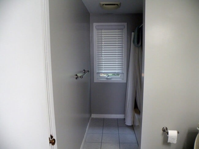 Building Photo - 41 Elm St