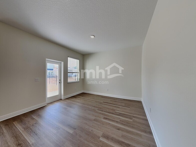 Building Photo - 1533 Blue Nile Pt
